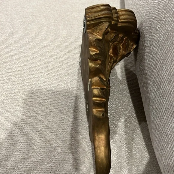 Sophisticated Ornate Wood Gold Gilt Wall Sconce | Antique Gold | 9”H x 7”W x 4”D - Picture 5 of 8